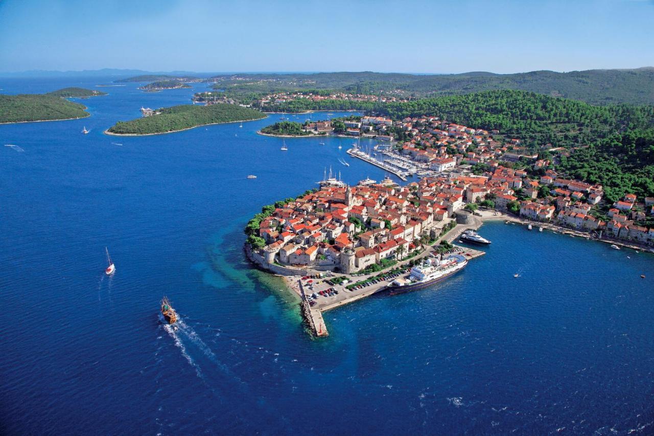 High View-A Seaside Villa With Huge Jacuzzi Račišće Bagian luar foto